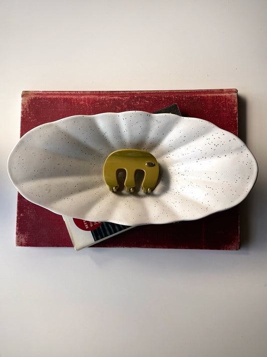 The Solid Core Claw Clip - Olive